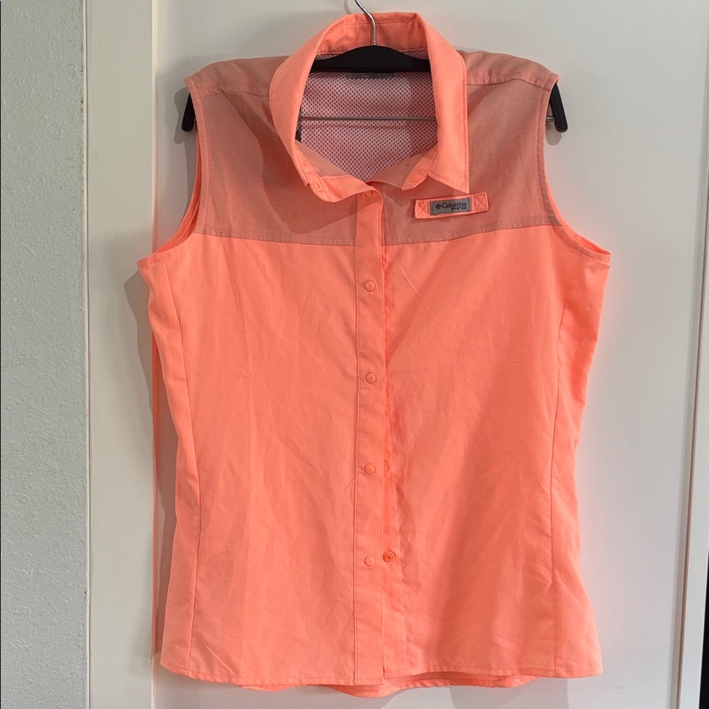 Columbia Women's Sleeveless Peach Button Down Shirt
